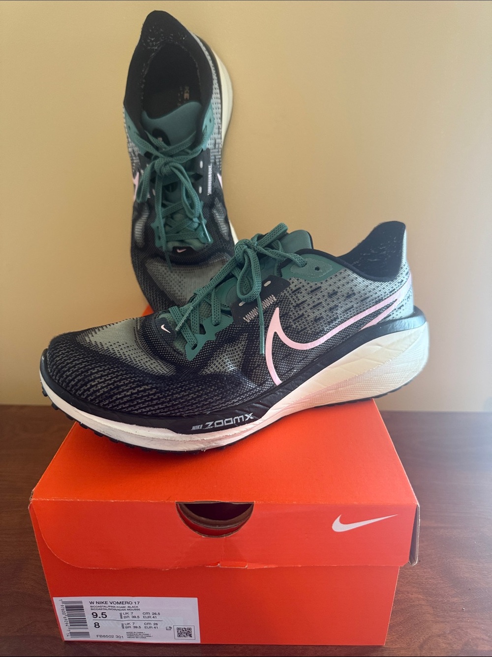 Bicoastal/Pink Foam - Black NIKE Vomero 17 Sneakers Size 9.5